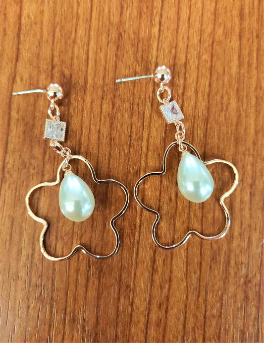 Floral Pearl Earring - GlitterGleam