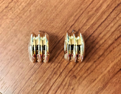 Half Curl Stud - GlitterGleam