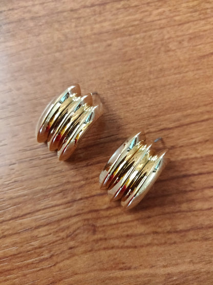 Half Curl Stud - GlitterGleam